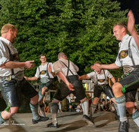 fileadmin/roha/images_galerie/brauchtum/Tracht/Trachtenverein_Anger/BR-TRACH-ANG-20190908-2150-02-D-roha-Brauchtum-Tracht-Anger-Hoeglwoerth-Plattler.png