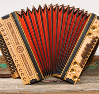 fileadmin/roha/images_galerie/musik/Volksmusik/MU-VO-ZIACH-0008-D-roha-Musik-Volksmusik-Ziach-Harmonika-Hand-Jamnik.png