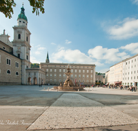 fileadmin/roha/images_galerie/orte_landschaft/Salzburg/Residenz-Kapitel-Mozartplatz/SA-RESID-PLA-0018-D-roha-Salzburg-Residenz-Platz-Brunnen-Dom.png