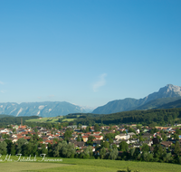 fileadmin/roha/images_galerie/orte_landschaft/Teisendorf/TEI-NORD-WEST-PAN-0012-D-roha-Teisendorf-Panorama-Untersberg-Fuderheuberg-Hochstaufen.png