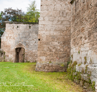 fileadmin/roha/images_galerie/orte_landschaft/Tittmoning/TITTM-BURG-0018-D-roha-Tittmoning-Burg-Mauer-Tor-Tuer.png