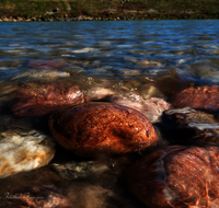 fileadmin/roha/images_galerie/orte_landschaft/Laufen/WAS-SALZ-LAUF-0001-D-roha-Wasser-Salzach-Laufen-Steine.png