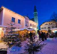 fileadmin/roha/images_galerie/brauchtum/Weihnachten/Christkindlmarkt-Anger/AN-WEI-0041-D-roha-Anger-Dorfplatz-Weihnachten-Winter-Schnee-Christkindlmarkt.png