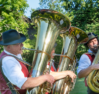 fileadmin/roha/images_galerie/orte_landschaft/Teisendorf/Gaufest-GauverbandI-Freitag14.-Sonntag23.Juli2023/BR-GAUFEST-TEIS-2023-2-1704-1-D-roha-Tracht-Gaufest-Teisendorf-Standkonzert-Musikkapelle.png