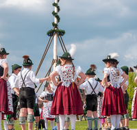 fileadmin/roha/images_galerie/brauchtum/Maibaum/Anger-Hoeglwoerth/BR-MAIB-ANG-2017-1457-01-D-roha-Brauchtum-Maibaum-Anger-Trachten-Kinder-Tanz.png