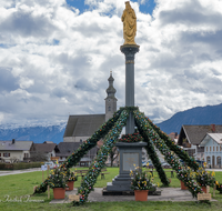 fileadmin/roha/images_galerie/orte_landschaft/Anger/Anger/BR-OST-ANG-MA-SAEU-0001-D-roha-Brauchtum-Ostern-Anger-Mariensaeule-Osterei.png