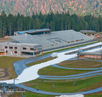 fileadmin/roha/images_galerie/Freizeit-Sport/Biathlon/RUH-BIATH-0019-D-roha-Ruhpolding-Chiemgau-Arena-Biathlon-Schneeband-Loipe-Stadion.png