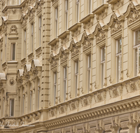 fileadmin/roha/images_galerie/orte_landschaft/Salzburg/Fassaden_und_Details/SA-FASS-0001-D-roha-Salzburg-Haus-Fassade-Fenster.png