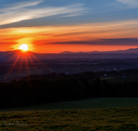 fileadmin/roha/images_galerie/stimmung-Sonne/Sonnenaufgang/SO-AU-TEI-GIERST-2020-05-0548-01-D-roha-Sonnenaufgang-Teisendorf-Gierstling.png