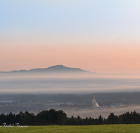 fileadmin/roha/images_galerie/stimmung-Sonne/STIM-TEI-GRAF-0002-D-roha-Stimmung-Teisendorf-Nebel.png