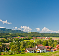 fileadmin/roha/images_galerie/orte_landschaft/Teisendorf/Oberteisendorf/TEI-OB-PAN-0003-5-D-roha-Oberteisendorf-Panorama-Dorf-Teisenberg.png