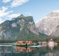 fileadmin/roha/images_galerie/brauchtum/Almabtrieb/Almabtrieb-Koenigssee/BR-ALMAB-BGD-2015-0918-02-D-roha-Brauchtum-Almabtrieb-Koenigssee-Salet-Schoenau.png