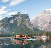 fileadmin/roha/images_galerie/brauchtum/Almabtrieb/Almabtrieb-Koenigssee/BR-ALMAB-BGD-2015-0918-02-D-roha-Brauchtum-Almabtrieb-Koenigssee-Salet-Schoenau.png