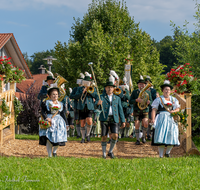 fileadmin/roha/images_galerie/orte_landschaft/Teisendorf/Neukirchen/Trachtenfest-Neukirchen-2019/BR-FEST-NEUK-TRACH-2019-08-11-0942-02-D-roha-Brauchtum-Fest-Neukirchen-Vogling-Siegsdorf.png