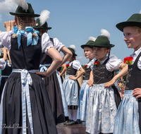 fileadmin/roha/images_galerie/brauchtum/Tracht/Trachtenverein_Teisendorf/BR-TRACH-TANZ-2023-HO-1211-01-D-roha-Brauchtum-Tracht-Tanz-Holzhausen.png