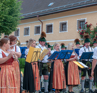 fileadmin/roha/images_galerie/musik/Blasmusik/Anger_-_Aufham/MU-BLA-ANG-0200-1938-1944-D-roha-Musik-Blasmusik-Musikkapelle-Anger-Hoeglwoerth-Dorfplatz-Standkonzert.png