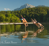 fileadmin/roha/images_galerie/Freizeit-Sport/SPO-BAD-ANG-HOEG-0001-D-roha-Sport-Wasser-Baden-Anger-Hoeglwoerth-See-Hochstaufen.png