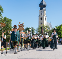 fileadmin/roha/images_galerie/orte_landschaft/Ainring/Trachtenfest/BR-FEST-FELDK-TRACH-2019-08-18-1138-01-D-roha-Brauchtum-Fest-Feldkirchen-Trachtenverein-Ainring-Festzug.png