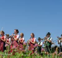 fileadmin/roha/images_galerie/orte_landschaft/Teisendorf/Neukirchen/Trachtenfest-Neukirchen-2019/BR-FEST-NEUK-TRACH-2019-08-11-1224-01-D-roha-Brauchtum-Fest-Neukirchen-Trachtenverein-Teisendorf.png