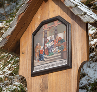 fileadmin/roha/images_galerie/kirche_religion/Berchtesgaden/Kunterweg-Rosenkranzweg/KKKM-BGD-RA-KU-0015-01-D-roha-Rosenkranzstation-Weg-Ramsau-Kunterweg-Berchtesgaden.png