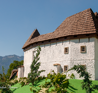 fileadmin/roha/images_galerie/orte_landschaft/Piding/Piding-Feste-Theater-usw/LANDA-FEST-WA-STAUF-0002-D-roha-Landart-Schloss-Staufeneck-Festwagen-Piding.png