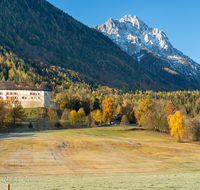 fileadmin/roha/images_galerie/orte_landschaft/Piding/PID-STAUFENECK-0073-D-roha-Piding-Staufeneck-Schloss-Hochstaufen-Herbst.png