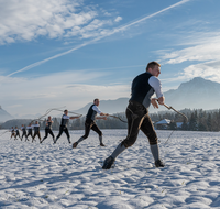 fileadmin/roha/Interessantes-in-Kurzform/ab-5-2023/BR-SCHNA-UF-2024-1-2037-D-roha-Brauchtum-Schnalzen-Teisendorf-Ufering-Winter-Schnee.png