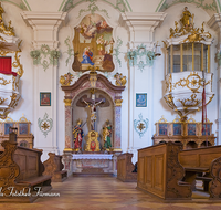 fileadmin/roha/images_galerie/kirche_religion/Anger/KKKM-ANG-HOEGLW-KI-0011-D-roha-Kirche-Anger-Hoeglwoerth-Altar-Fresko.png