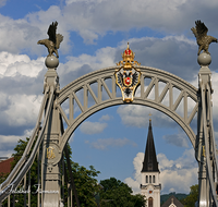 fileadmin/roha/images_galerie/orte_landschaft/Laufen/LAUF-BRUE-0005-D-roha-Laufen-Salzachbruecke-Salzach-Stiftskirche.png