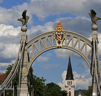 fileadmin/roha/images_galerie/orte_landschaft/Laufen/LAUF-BRUE-0005-D-roha-Laufen-Salzachbruecke-Salzach-Stiftskirche.png