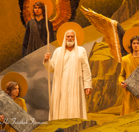 fileadmin/roha/images_galerie/orte_landschaft/Oberammergau/Passion/OBERA-PASS-0049-D-roha-Oberammergau-Passion-Spiele-Jesus-Christus-Goldenes-Kalb.png