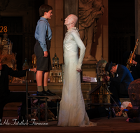 fileadmin/roha/images_galerie/orte_landschaft/Salzburg/Jedermann/2015/SA-KU-JEDERM-2015-2109-00-1-D-roha-Salzburg-Festspiele-Jedermann-Theater-Dom.png