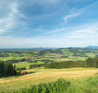 fileadmin/roha/images_galerie/orte_landschaft/Anger/Anger/AN-PAN-FUER-0022-D-roha-Anger-Panorama-Fuermannalm-Hoegl.png