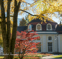 fileadmin/roha/images_galerie/orte_landschaft/Bad-Reich-Kurgarten-Beleuchtung/BAD-REI-KURGAR-0013-05-D-roha-Bad-Reichenhall-Kurgarten-Rotunde-Herbst.png