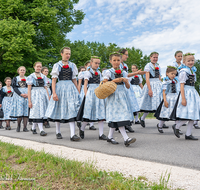 fileadmin/roha/images_galerie/brauchtum/Fronleichnam/Fronleichnam-Teisendorf/BR-FRON-TEI-PROZ-0101-2019-1008-D-roha-Brauchtum-Fronleichnam-Prozession-Teisendorf-Tracht-Kinder.png