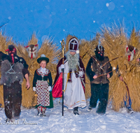 fileadmin/roha/images_galerie/brauchtum/Weihnachten-Buttnmandl/BR-WEIH-BUT-LOIP-0024-D-roha-Brauchtum-Weihnachten-Buttenmandl-Stroh-Loipl-Berchtesgaden-Maske-Winter.png