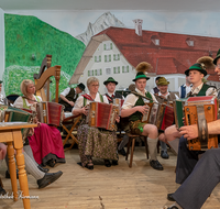 fileadmin/roha/images_galerie/orte_landschaft/Piding/Piding-Feste-Theater-usw/PID-FRUEHJ-2019-2147-01-D-roha-Piding-Fruehjahrssingen-Altwirt-Ziachgruppe.png