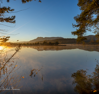 fileadmin/roha/images_galerie/stimmung-Sonne/Sonnenaufgang/SO-AU-AIN-MOOR-0001-0742-D-roha-Sonnenaufgang-Ainring-Moor-See.png