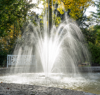 fileadmin/roha/images_galerie/orte_landschaft/Bad_Reichenhall/BAD-REI-FUSSG-0008-04-D-roha-Bad-Reichenhall-Fussgaengerzone-Brunnen.png