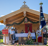 fileadmin/roha/images_galerie/orte_landschaft/Ainring/Trachtenfest/BR-FEST-FELDK-TRACH-2019-08-18-1021-01-D-roha-Brauchtum-Fest-Feldkirchen-Trachtenverein-Ainring-Altar.png