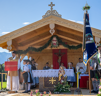 fileadmin/roha/images_galerie/orte_landschaft/Ainring/Trachtenfest/BR-FEST-FELDK-TRACH-2019-08-18-1021-01-D-roha-Brauchtum-Fest-Feldkirchen-Trachtenverein-Ainring-Altar.png