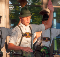 fileadmin/roha/images_galerie/brauchtum/Tracht/Trachtenverein_Anger/BR-TRACH-ANG-20160701-1850-01-D-roha-Brauchtum-Tracht-Anger-Hoeglwoerth-Plattler.png