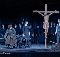 fileadmin/roha/images_galerie/orte_landschaft/Oberammergau/die-Pest/OBERA-PEST-2019-2222-D-roha-Oberammergau-Die-Pest-Theater.png