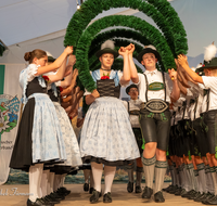 fileadmin/roha/Gautrachtenfest/Bilderglalerie/Gaufest-2023/Gauheimatabend/BR-GAUFEST-TEIS-2023-2-2105-4-D-roha-Tracht-Gaufest-Teisendorf.png