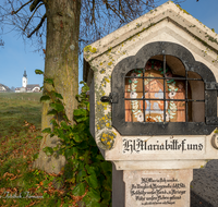 fileadmin/roha/images_galerie/kirche_religion/Ainring/KKKM-AINR-ULR-0031-D-roha-Bildstock-Ainring-Ulrichshoegl-Herbst.png