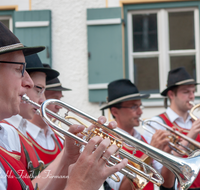 fileadmin/roha/images_galerie/musik/Blasmusik/Anger_-_Aufham/MU-BLA-ANG-BERG-STA-2018-1938-01-D-roha-Musik-Blasmusik-Musikkapelle-Anger-Bergschuetzen-Dorfplatz-Standkonzert.png