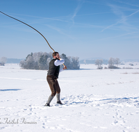 fileadmin/roha/images_galerie/brauchtum/Schnalzen/Schnalzen-Haarmoos/BR-SCHNA-HAARM-EICH-1140-06-D-roha-Brauchtum-Aper-Schnalzen-Haarmoos-Eichet-Schnee-Winter-Pass.png