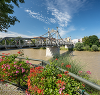 fileadmin/roha/images_galerie/orte_landschaft/Laufen/LAUF-BRUE-0050-D-roha-Laufen-Salzach-Bruecke-Fluss-Blumenschmuck.png