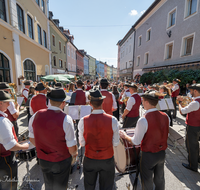 fileadmin/roha/images_galerie/orte_landschaft/Teisendorf/Teisendorf-Marktstrasse-Konzert/TEI-MA-STA-KON-2024-1-4076-D-roha--Teisendorf-Marktstrasse-Standkonzert.png