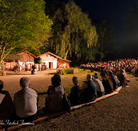 fileadmin/roha/images_galerie/orte_landschaft/Ainring/Theater/AINR-THEAT-0012-D-roha-Ainring-Theater-Freilichtbuehne-Dorfpark.png